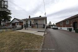LOWER - 24 TANSLEY AVENUE  Toronto, ON M1J 1P3