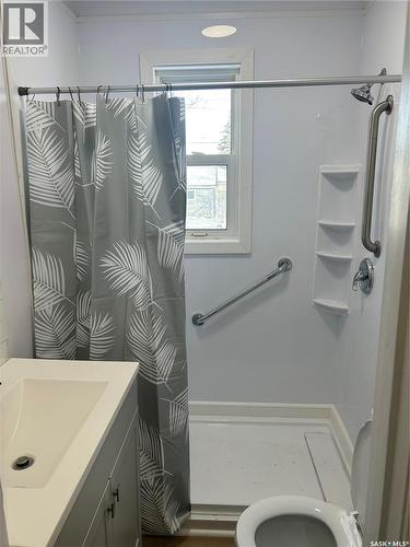 522 8Th Street E, Prince Albert, SK - Indoor Photo Showing Bathroom