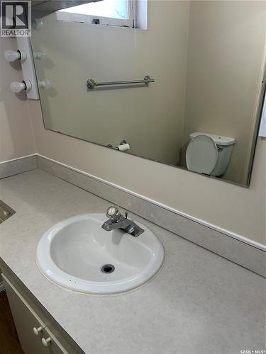 522 8Th Street E, Prince Albert, SK - Indoor Photo Showing Bathroom