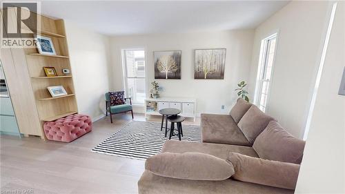 707 Jacob Lane, Waterloo, ON - Indoor Photo Showing Living Room