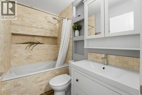 17 Vermont Close, Blackfalds, AB - Indoor Photo Showing Bathroom