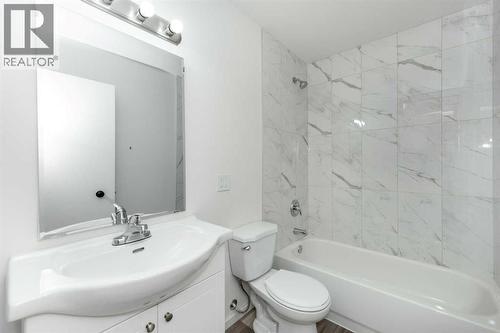 1432 43 Street Ne, Calgary, AB - Indoor Photo Showing Bathroom