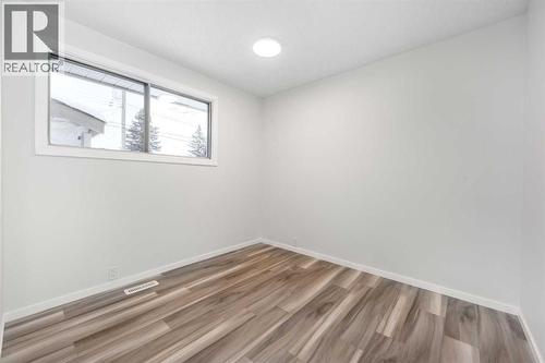 1432 43 Street Ne, Calgary, AB - Indoor Photo Showing Other Room