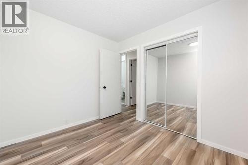 1432 43 Street Ne, Calgary, AB - Indoor Photo Showing Other Room