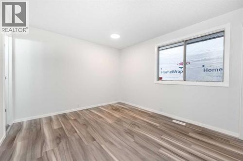 1432 43 Street Ne, Calgary, AB - Indoor Photo Showing Other Room
