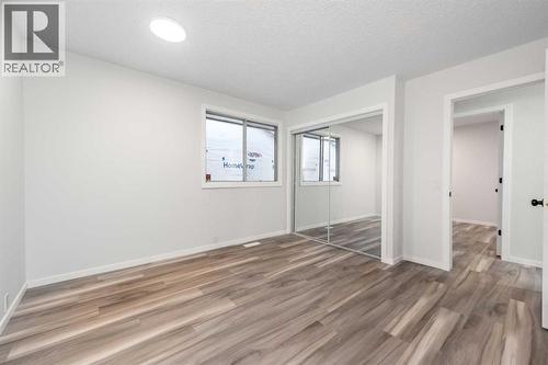 1432 43 Street Ne, Calgary, AB - Indoor Photo Showing Other Room