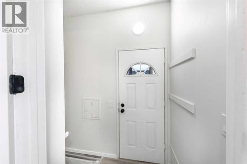 1432 43 Street Ne, Calgary, AB - Indoor Photo Showing Other Room