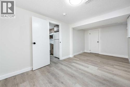 1432 43 Street Ne, Calgary, AB - Indoor Photo Showing Other Room