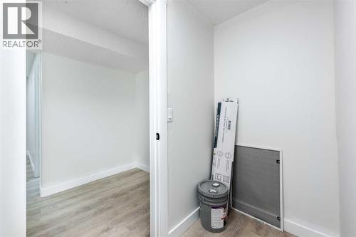1432 43 Street Ne, Calgary, AB - Indoor Photo Showing Other Room