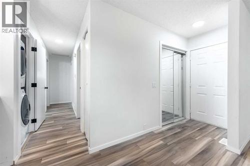 1432 43 Street Ne, Calgary, AB - Indoor Photo Showing Other Room