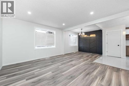 1432 43 Street Ne, Calgary, AB - Indoor Photo Showing Other Room