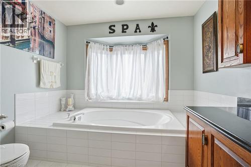 9 Lamb Court, Caledonia, ON - Indoor Photo Showing Bathroom
