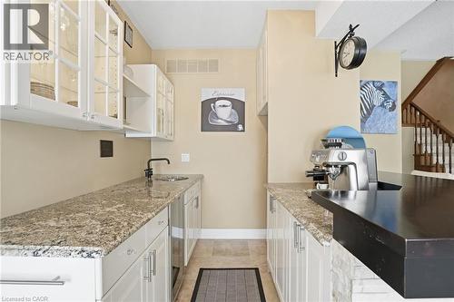 9 Lamb Court, Caledonia, ON - Indoor Photo Showing Kitchen