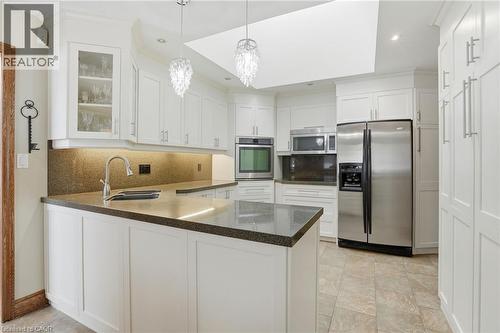 9 Lamb Court, Caledonia, ON - Indoor Photo Showing Kitchen With Upgraded Kitchen