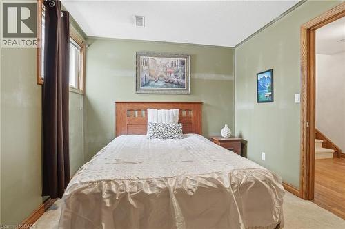 9 Lamb Court, Caledonia, ON - Indoor Photo Showing Bedroom