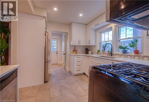 31 Stirling Avenue N, Kitchener, ON - Indoor Photo Showing Kitchen