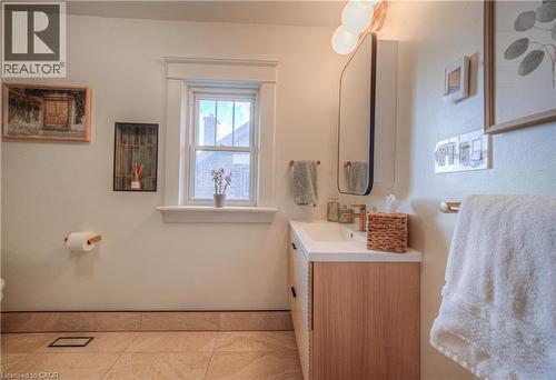 31 Stirling Avenue N, Kitchener, ON - Indoor Photo Showing Bathroom