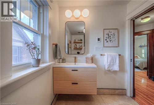 31 Stirling Avenue N, Kitchener, ON - Indoor Photo Showing Bathroom