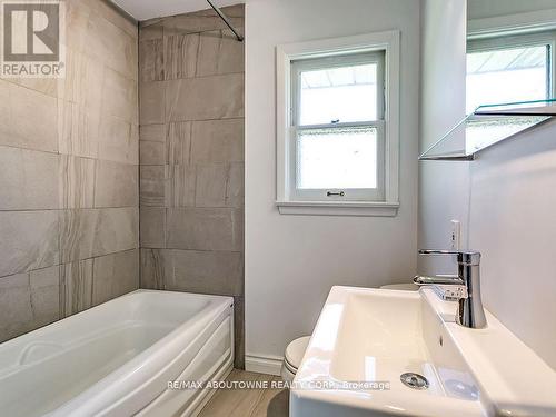 2067 Devon Road, Oakville, ON - Indoor Photo Showing Bathroom