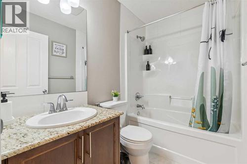 71 Walden Manor Se, Calgary, AB - Indoor Photo Showing Bathroom