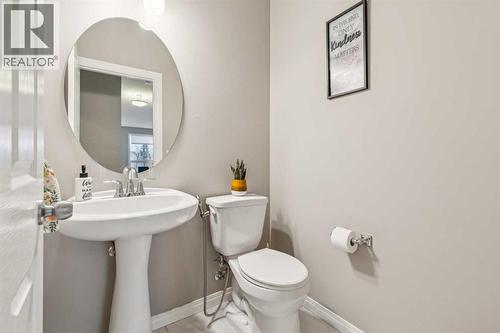 71 Walden Manor Se, Calgary, AB - Indoor Photo Showing Bathroom