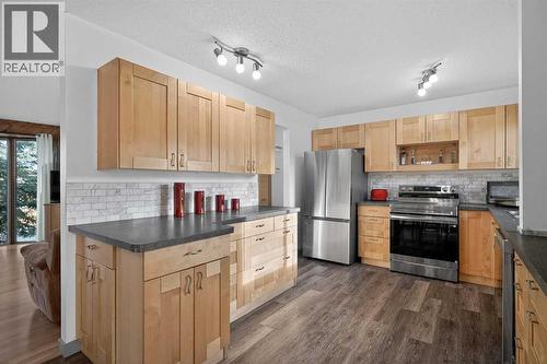 16 Rundleson Way Ne, Calgary, AB - Indoor Photo Showing Kitchen