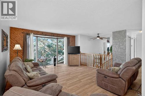16 Rundleson Way Ne, Calgary, AB - Indoor Photo Showing Living Room