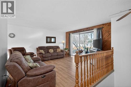 16 Rundleson Way Ne, Calgary, AB - Indoor Photo Showing Living Room