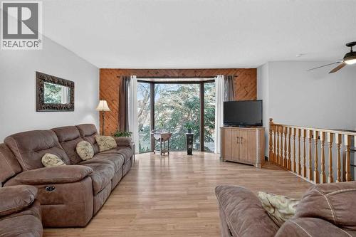 16 Rundleson Way Ne, Calgary, AB - Indoor Photo Showing Living Room