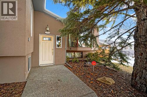 16 Rundleson Way Ne, Calgary, AB - Outdoor