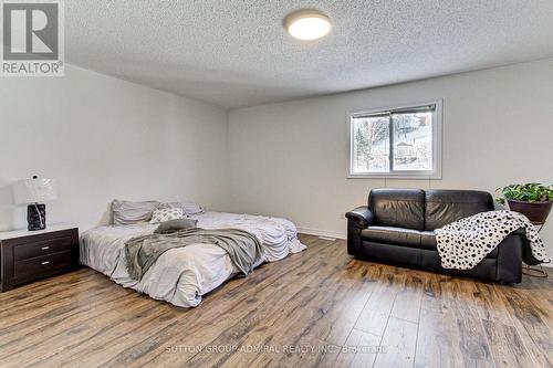 87 Stemmle Drive, Aurora, ON - Indoor Photo Showing Bedroom