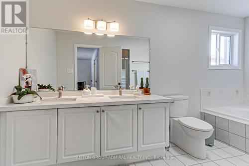 87 Stemmle Drive, Aurora, ON - Indoor Photo Showing Bathroom