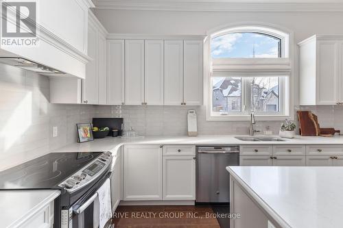 2215 Callingham Drive, London North (North R), ON - Indoor Photo Showing Kitchen With Double Sink