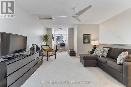 2215 Callingham Drive, London North (North R), ON - Indoor Photo Showing Living Room