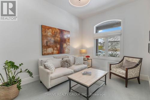 2215 Callingham Drive, London North (North R), ON - Indoor Photo Showing Living Room