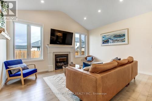 8 Redhaven Lane, St. Thomas, ON - Indoor Photo Showing Living Room With Fireplace