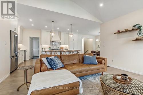 8 Redhaven Lane, St. Thomas, ON - Indoor Photo Showing Living Room
