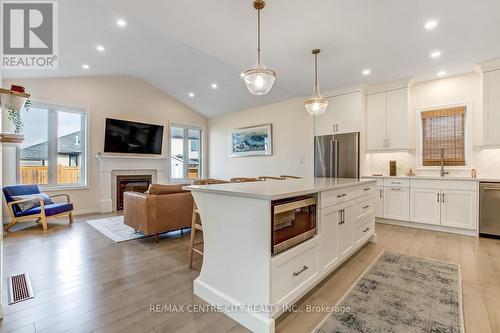8 Redhaven Lane, St. Thomas, ON - Indoor Photo Showing Kitchen With Fireplace With Upgraded Kitchen