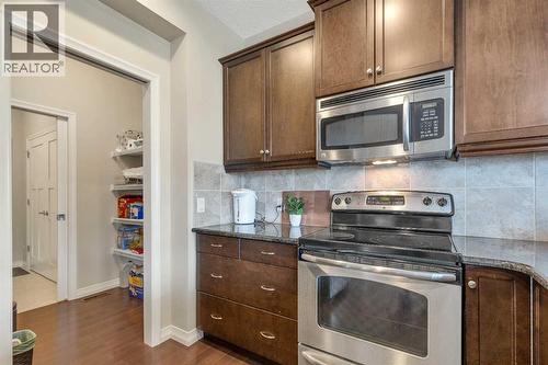 224 Panamount Point Nw, Calgary, AB - Indoor Photo Showing Kitchen