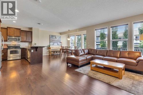 224 Panamount Point Nw, Calgary, AB - Indoor Photo Showing Living Room