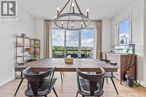 656 Bayview Way Sw, Airdrie, AB - Indoor Photo Showing Dining Room