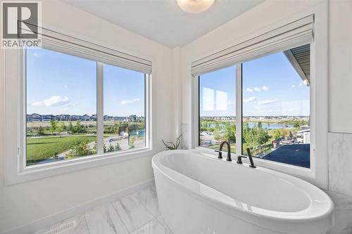 656 Bayview Way Sw, Airdrie, AB - Indoor Photo Showing Bathroom