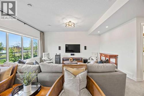 656 Bayview Way Sw, Airdrie, AB - Indoor Photo Showing Living Room
