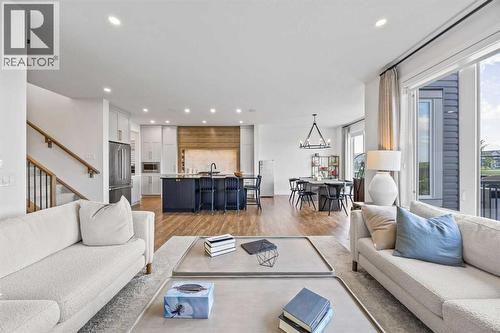 656 Bayview Way Sw, Airdrie, AB - Indoor Photo Showing Living Room