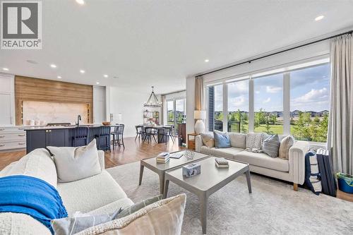 656 Bayview Way Sw, Airdrie, AB - Indoor Photo Showing Living Room