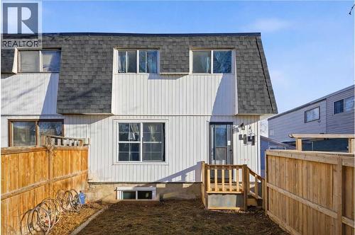 44 Doverdale Mews SE  Calgary, AB T2B 1V9