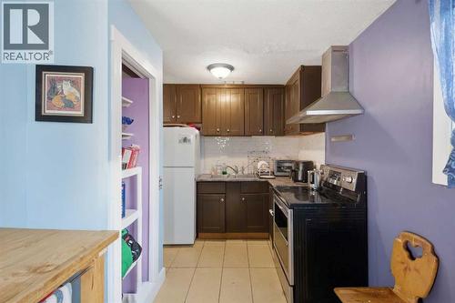 44 Doverdale Mews Se, Calgary, AB - Indoor Photo Showing Kitchen