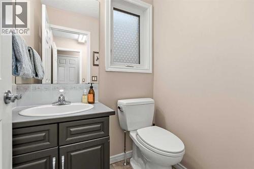 43 Sunset Crescent, Okotoks, AB - Indoor Photo Showing Bathroom