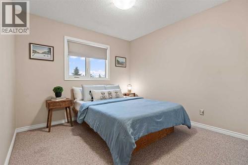43 Sunset Crescent, Okotoks, AB - Indoor Photo Showing Bedroom