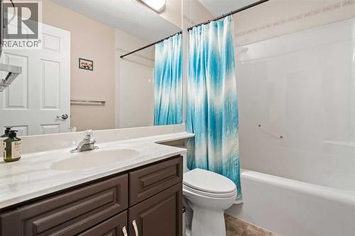 43 Sunset Crescent, Okotoks, AB - Indoor Photo Showing Bathroom